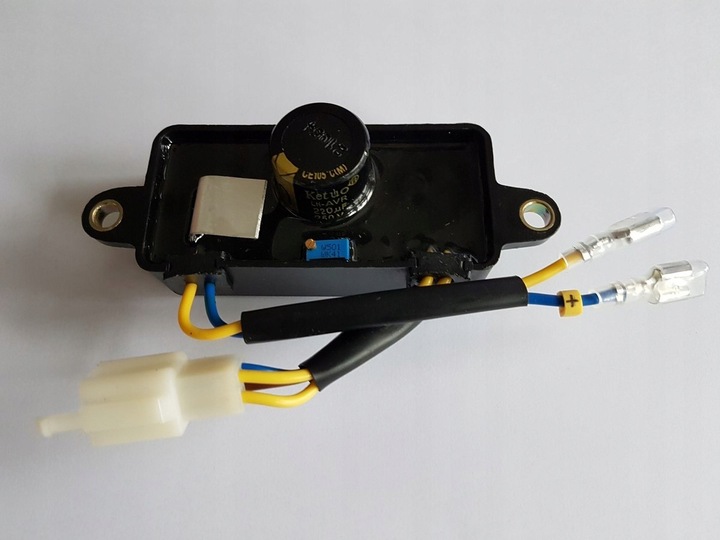 REGULÁTOR NAPÄTIA AVR 2.0-2.5 kW, 230 / 400 V